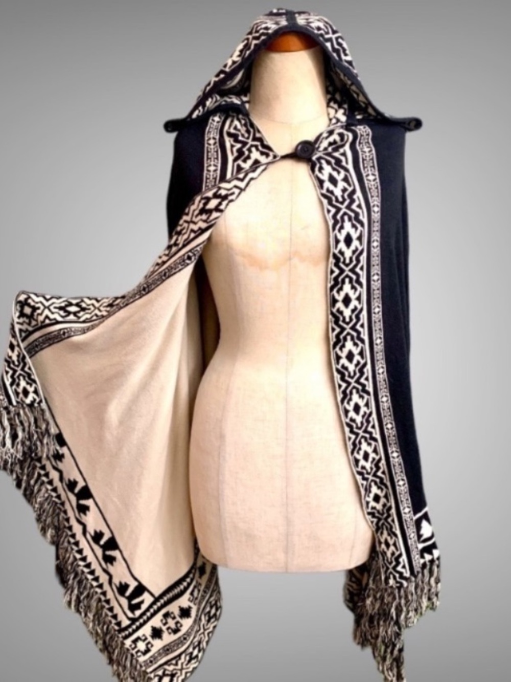Wet Seal Y2K Bohemian Black/Cream Aztec Patterned Hooded Cape Poncho With Fringe